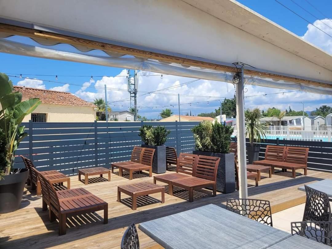 Vacances Familiales Dans Camping Avec Piscine Frejus Bagian luar foto