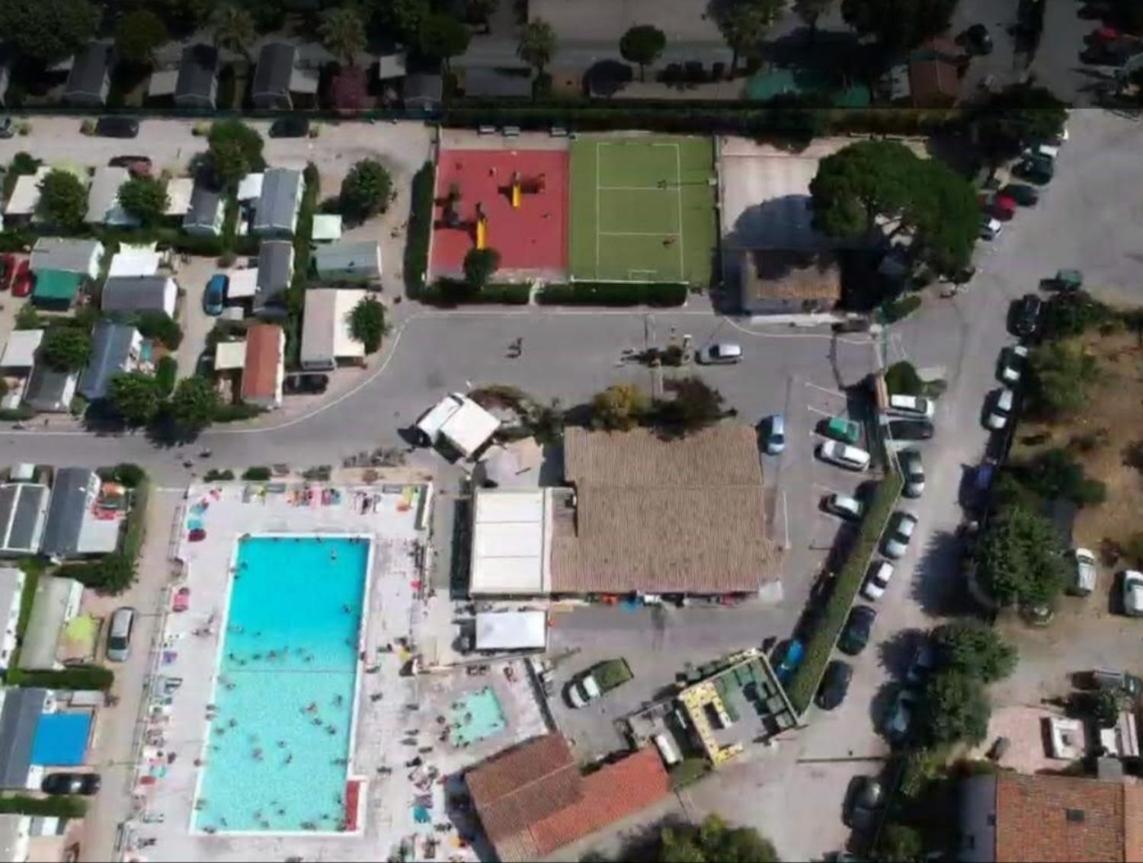 Vacances Familiales Dans Camping Avec Piscine Frejus Bagian luar foto
