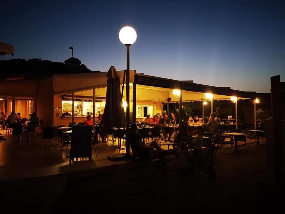 Vacances Familiales Dans Camping Avec Piscine Frejus Bagian luar foto